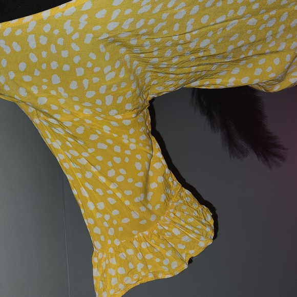 Yellow Flowy Sleeve Blouse - Picture 3 of 5